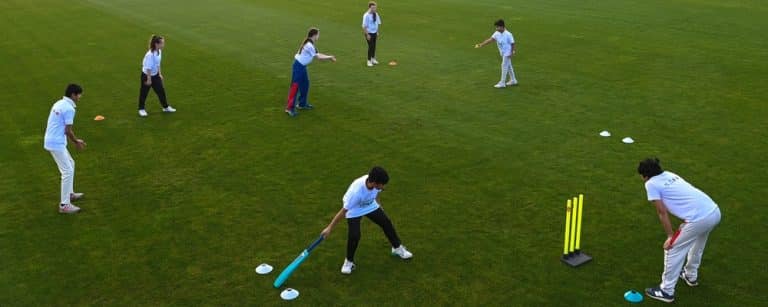 Play cricket