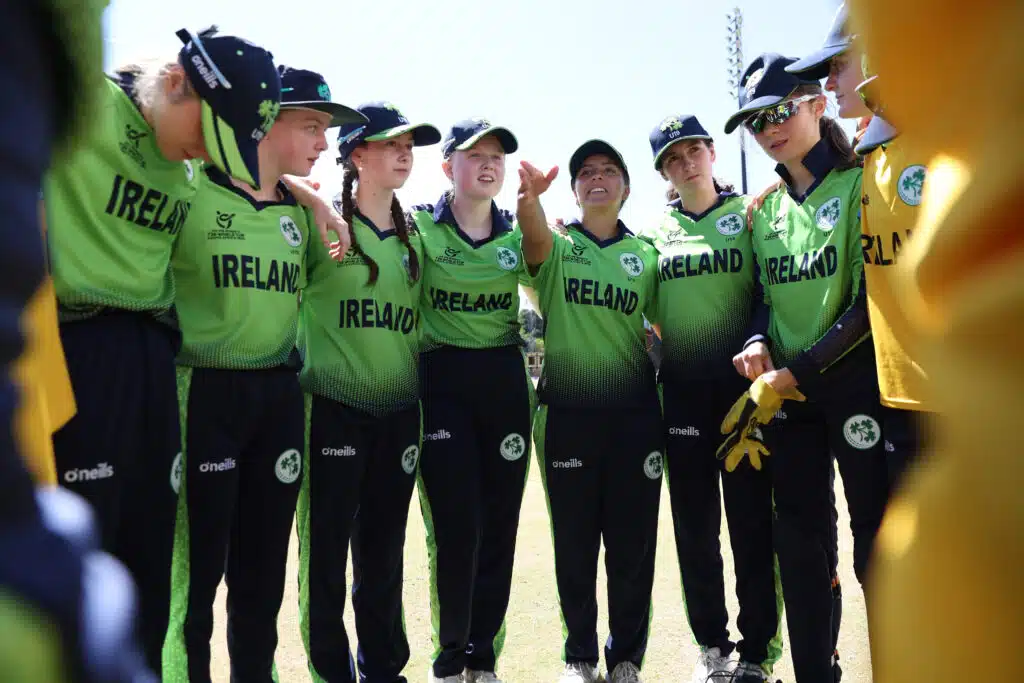 Ireland U19s Women huddle